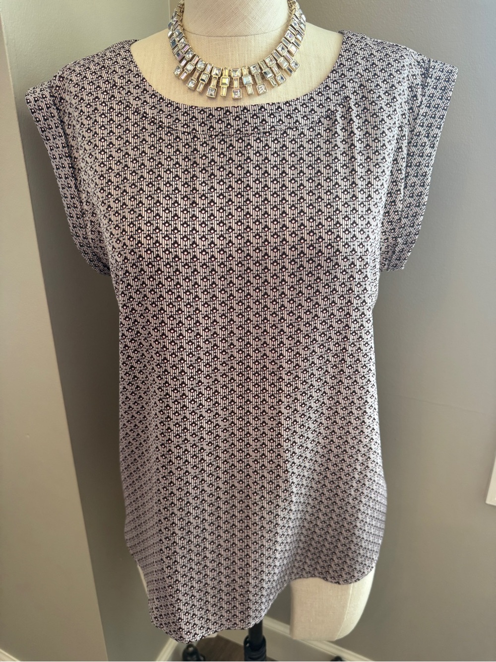 Ann Taylor White w/ Black and Maroon Geometric Cap Sleeve Blouse